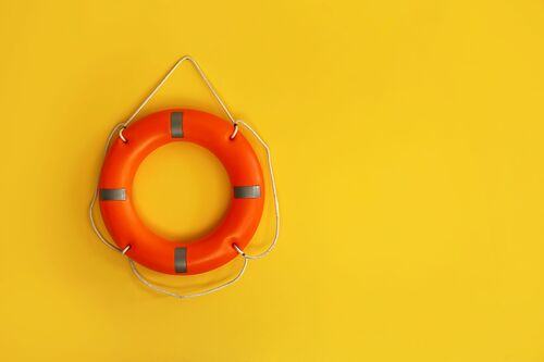 Ring buoy hanging on yellow wall / pixel-shot.com (Leonid Yastremskiy), Leonid Iastremskyi Ring buoy hanging on yellow wall